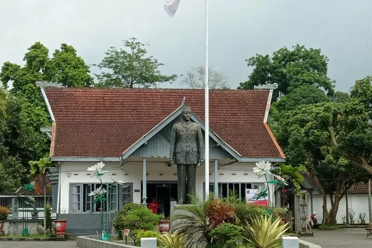 istana-gebang-3768099721.jpg